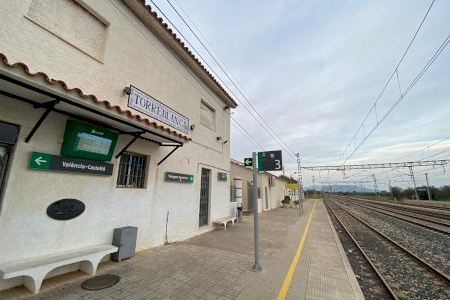 Un fallo en la catenaria paraliza durante horas los trenes entre Valencia y Cataluña 1 Un fallo en la catenaria paraliza durante horas los trenes entre Valencia y Cataluña