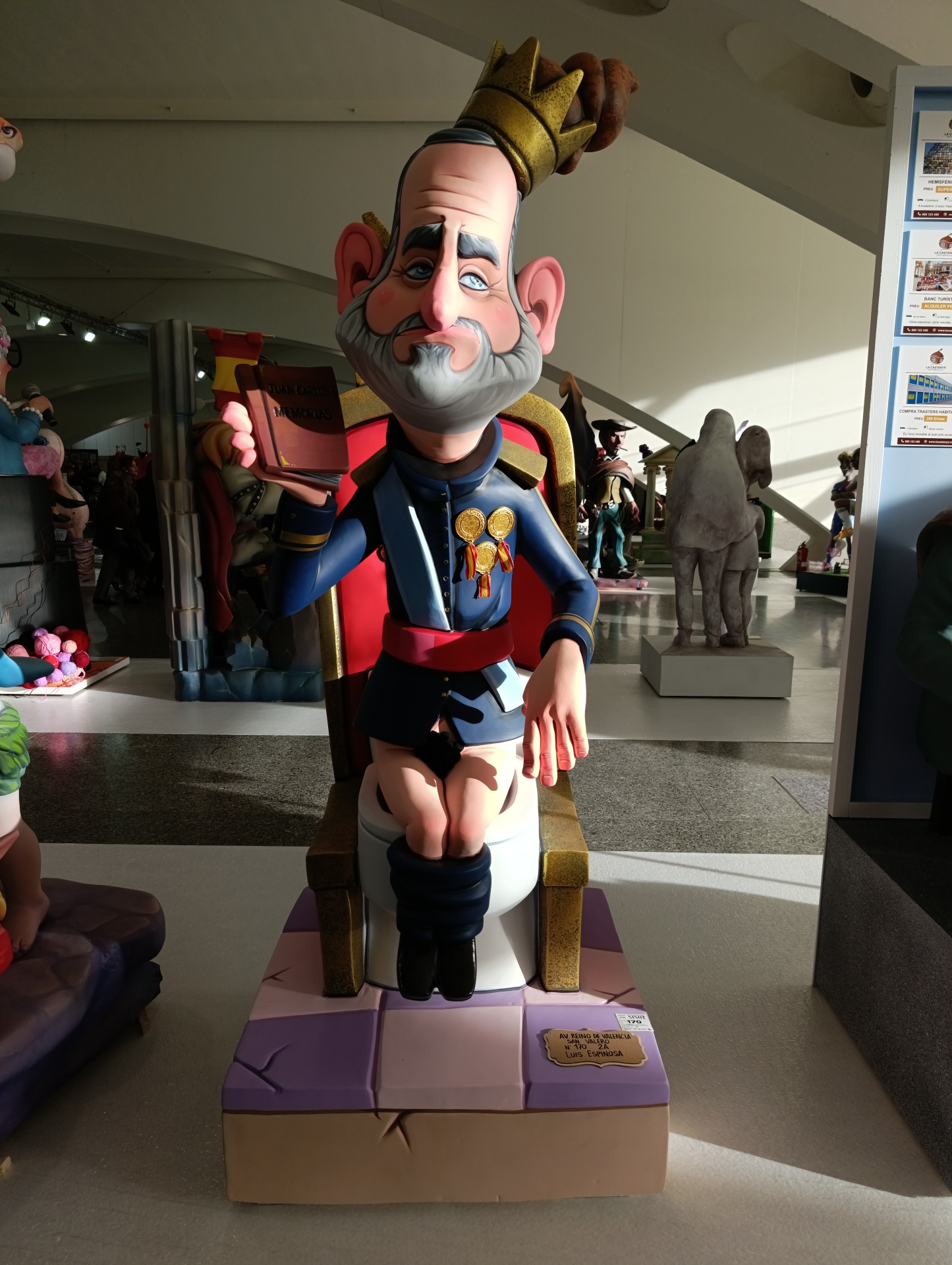 Exposició del Ninot 2026: una cifra que impone 11 Vista general de la Exposició del Ninot 2026 en el Salón de las Arquerías del Museo Príncipe Felipe con ninots de Sección Especial.