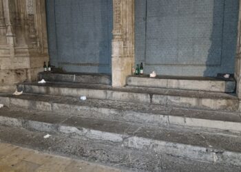 La Lonja de la Seda: de Patrimonio de la Humanidad a botellódromo ante la pasividad de Catalá