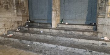 La Lonja de la Seda: de Patrimonio de la Humanidad a botellódromo ante la pasividad de Catalá
