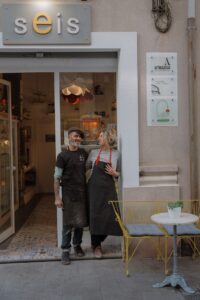 Luc&iacute;a Lorente Ramajo, una mirada contempor&aacute;nea a los oficios tradicionales en Russafa.