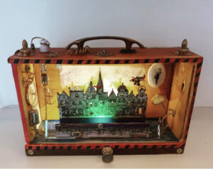 Detalle de joyas estilo Steampunk con engranajes antiguos dise&ntilde;adas por Luis Rama.