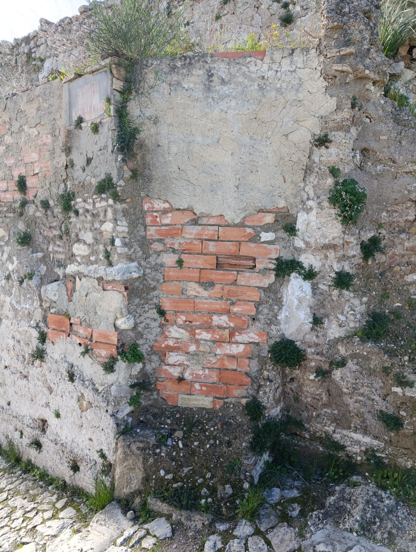 El Castell de Xàtiva: Una joya de la corona convertida en vergüenza institucional 4 El Castell de Xàtiva: Una joya de la corona convertida en vergüenza institucional