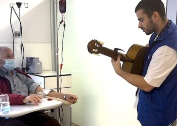 Músicos por la Salud acompaña a miles de pacientes oncológicos durante la quimioterpaia reduciendo la ansiedad y el estrés que genera el tratamiento