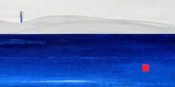 Artistas de Russafa con un Detalle de obra abstracta de Ximo Micó con mezcla de madera, metal y tela