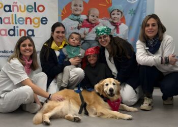 Rubén, Reda y Laia ponen rostro al #PañueloChallengeAladina en Vithas Valencia Consuelo