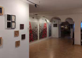 José Antonio Picazo trabajando en su taller de pintura geométrica en Russafa