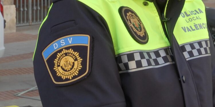 Detenido un hombre por agredir sexualmente a una menor de 11 años durante el castillo en Valencia