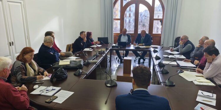 Las asociaciones vecinales del Marítim reclaman la modificación del Plan Especial para impedir la construcción de un rascacielos en el Puerto