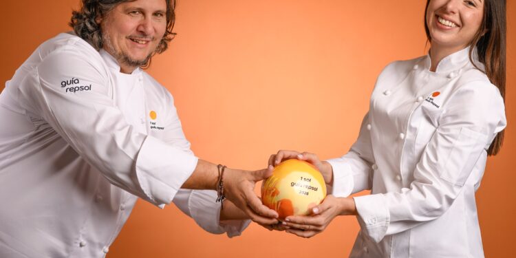 2 Estaciones recibe su primer Sol Repsol y consolida una década de cocina responsable en Valencia 1 2 Estaciones recibe su primer Sol Repsol y consolida una década de cocina responsable en Valencia