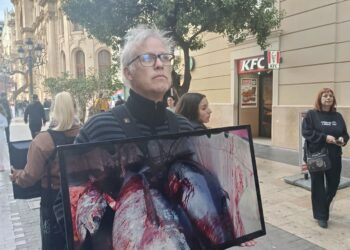 El grito silencioso bajo el mar: Activistas exigen el fin de la explotación acuícola en el Día Mundial por el Fin de la Pesca