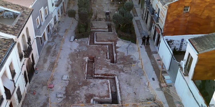 Hallazgo histórico en Manises: descubren una "zanja-refugio" de la Guerra Civil bajo la Plaza Corazón de Jesús 1 Hallazgo histórico en Manises: descubren una "zanja-refugio" de la Guerra Civil bajo la Plaza Corazón de Jesús