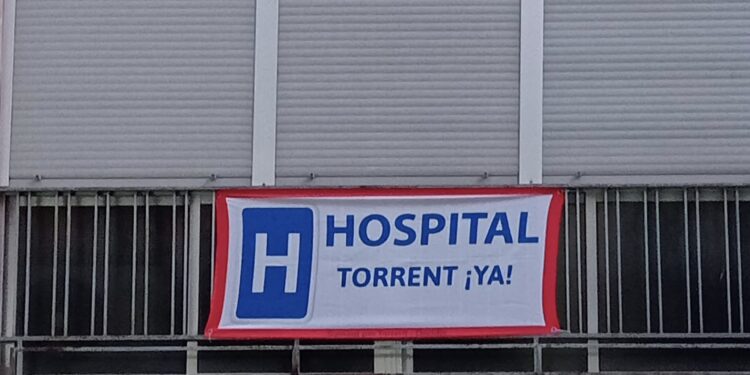 Torrent se viste de protesta: la campaña “Trau la Pancarta” busca blindar el futuro hospitalario de la ciudad