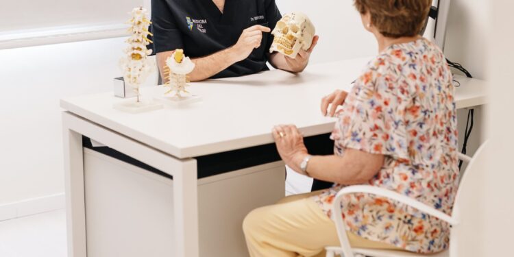 La radiofrecuencia mejora el dolor cervical y lumbar por artrosis y devuelve calidad de vida a pacientes en Vithas Valencia 1 La radiofrecuencia mejora el dolor cervical y lumbar por artrosis y devuelve calidad de vida a pacientes en Vithas Valencia