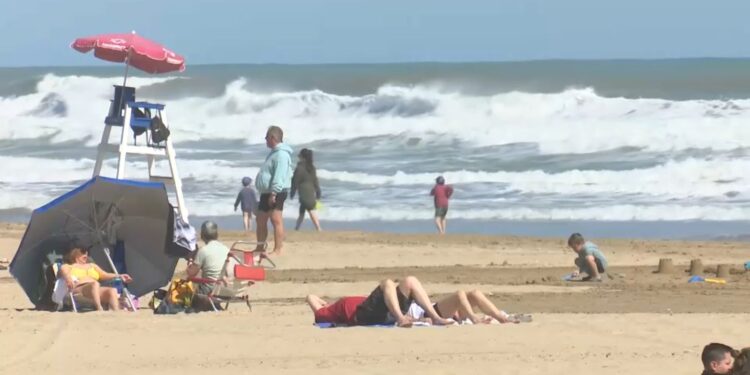 La costa de Valencia se llena de vida en Semana Santa: turistas buscan sol, mar y desconexión