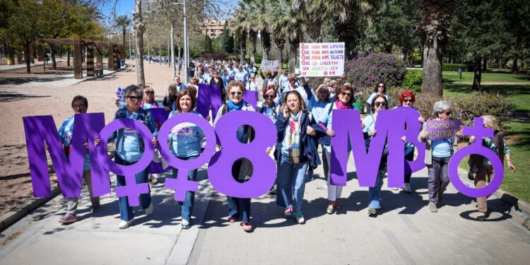 Torrent clama por la igualdad en una multitudinaria jornada de convivencia y solidaridad por las mujeres