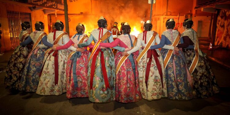 Torrent despide las Fallas del 2026. El fuego pone punto y final transformando el arte en cenizas