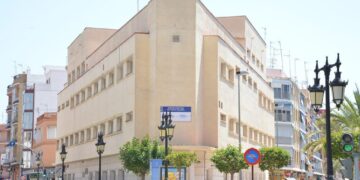 Conmoción en Cullera: Detenido un médico de familia por presuntas agresiones sexuales a pacientes