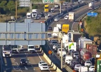Caos vial en la A-7: Accidente en Rafelbunyol provoca retenciones kilométricas