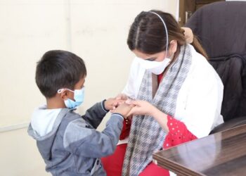 La infancia, el rostro invisible de la tuberculosis: 600.000 niños quedan sin diagnóstico cada año