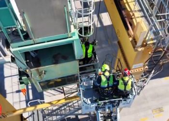 Los drones y la precisión técnica de Bomberos salvan un rescate crítico en el Puerto de Valencia