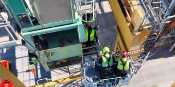Los drones y la precisión técnica de Bomberos salvan un rescate crítico en el Puerto de Valencia
