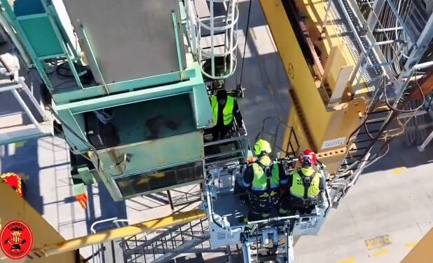 Los drones y la precisión técnica de Bomberos salvan un rescate crítico en el Puerto de Valencia