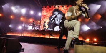 Dani Fernández arrasa en el primero de sus dos conciertos en el Roig Arena