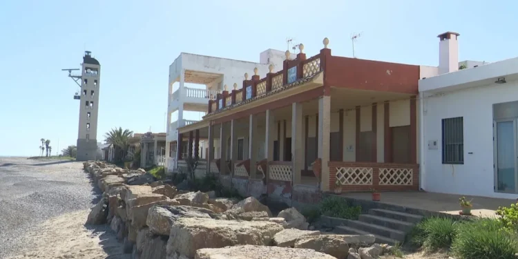 El Constitucional tumba el «escudo» de la costa valenciana: Incertidumbre en Nules, Elche y Guardamar