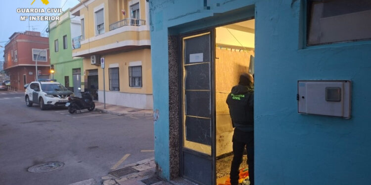 La Guardia Civil desarticula un punto de venta de drogas en Cullera