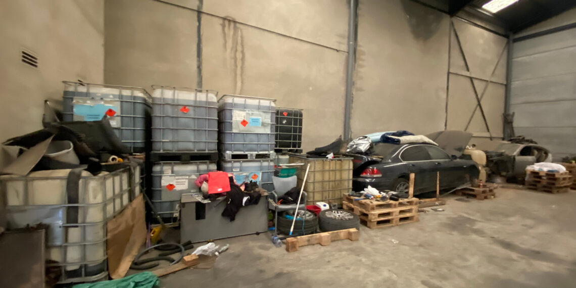 Inspeccionado y clausurado un almacén-desguace clandestino de una empresa rumana en la Ribera Alta