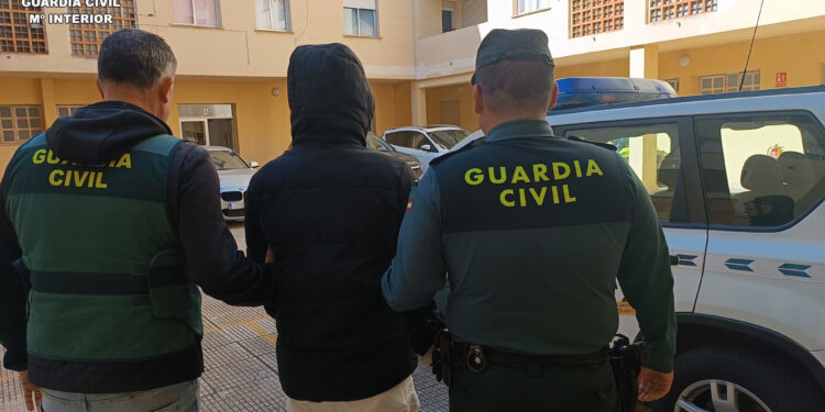 Detenidos los autores de robos en estaciones de servicio de Gandía 1 Detenidos los autores de robos en estaciones de servicio de Gandía