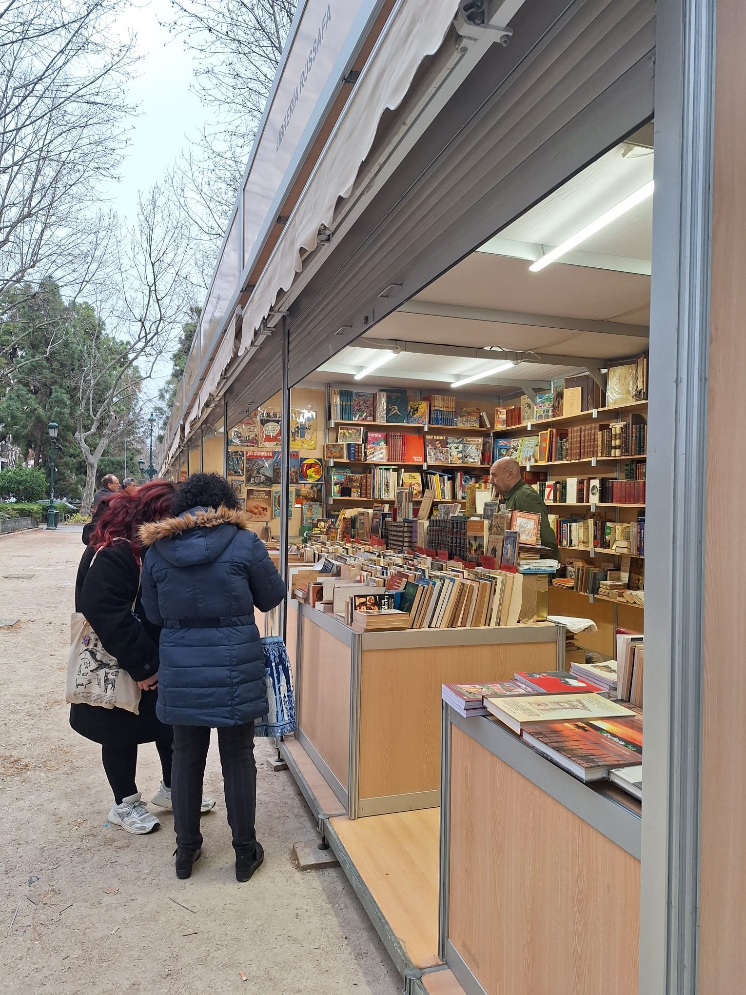 Valencia se reencuentra con su memoria de papel: abre la 49ª Feria del Libro Antiguo y de Ocasión 3 HC0dj1bXoAA7LTQ