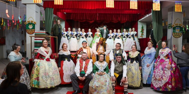 Un siglo de silencio que se convierte en clamor: La Asociación Valenciana de Personas Sordas celebra su centenario en el corazón de las Fallas