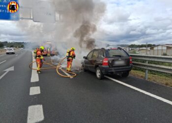 Jornada negra en las carreteras valencianas: dos vehículos calcinados en menos de 24 horas