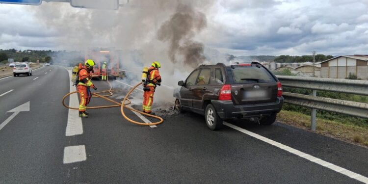Jornada negra en las carreteras valencianas: dos vehículos calcinados en menos de 24 horas