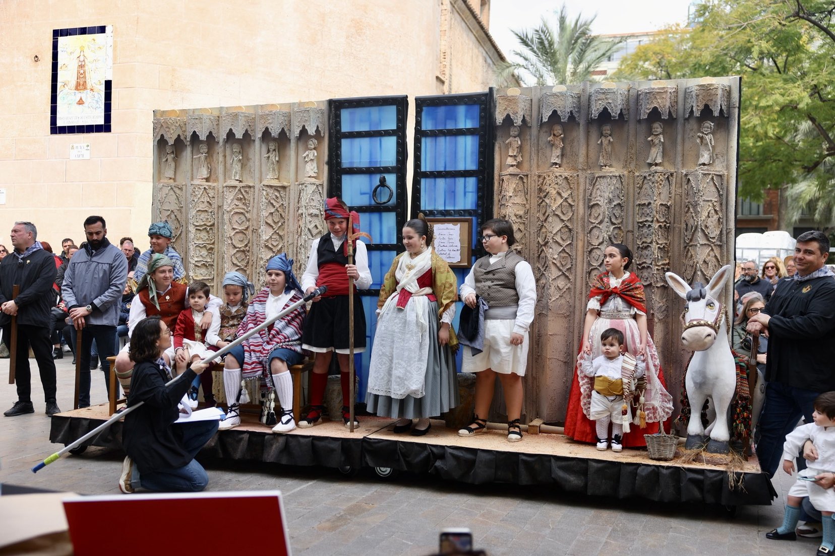 El Carmen recupera su esencia: la infancia rinde tributo a las raíces falleras con el Cant de l'Estoreta 8 HCVzHWtWQAALDXW