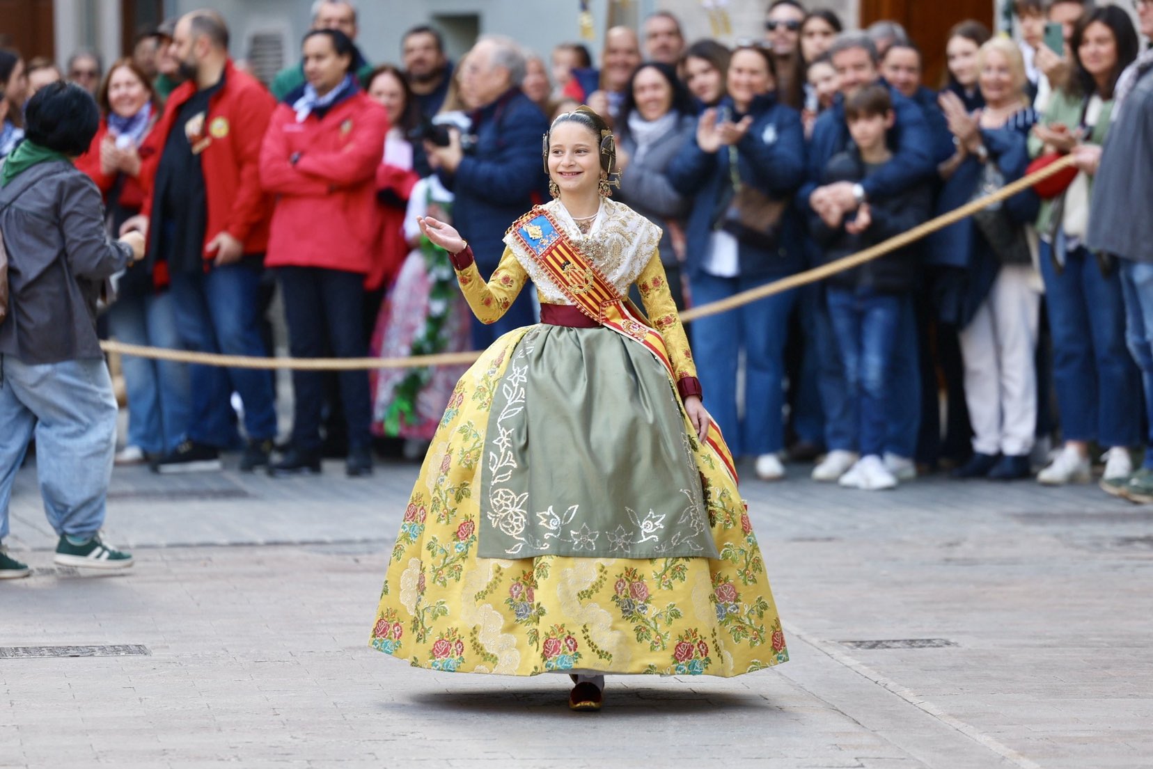 El Carmen recupera su esencia: la infancia rinde tributo a las raíces falleras con el Cant de l'Estoreta 9 HCVzHWwXsAAEzds