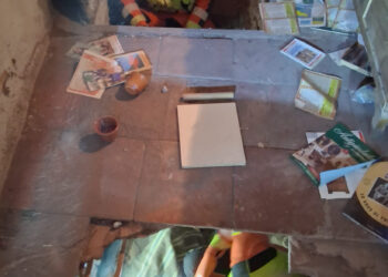 El suelo de una vivienda se desploma en Serra y atrapa a una mujer en un sótano oculto