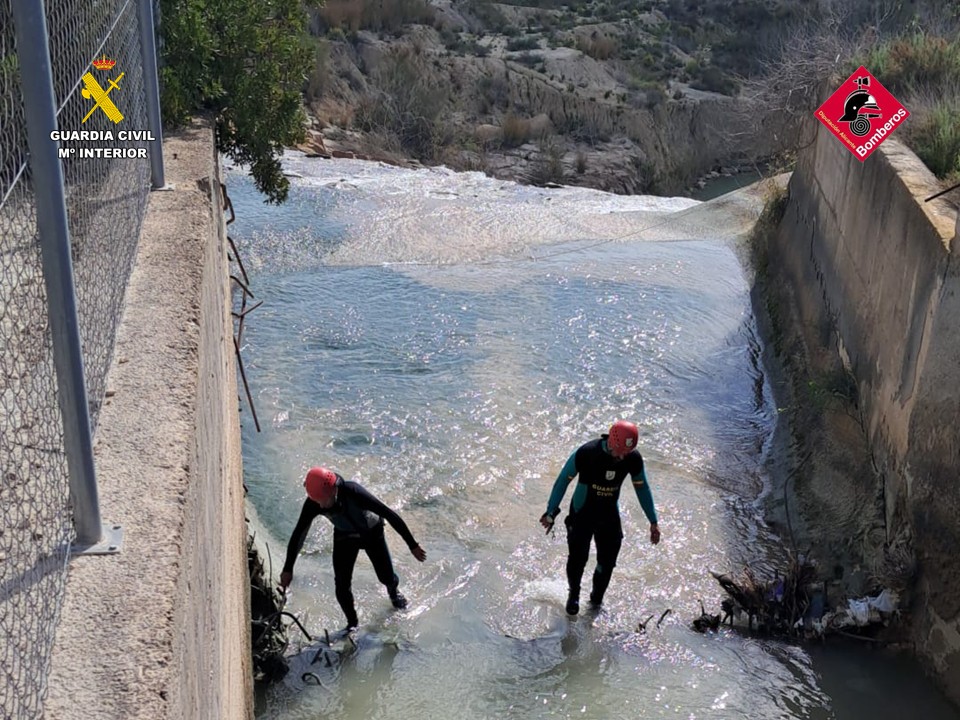 Hallado sin vida el hombre desaparecido en el embalse de La Pedrera tras una intensa búsqueda 3 HD876WvWQAA1UjI