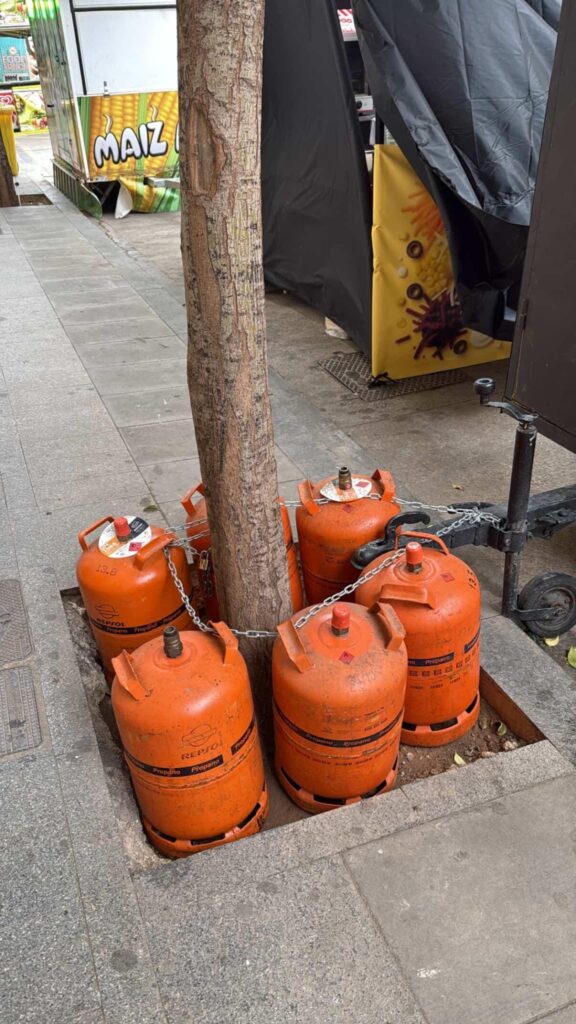 Los comercios del centro denuncian la permisividad con la venta ilegal en el centro