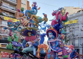 La Falla Cuba-Literato Azorín denuncia que su falla no coincide con el proyecto original