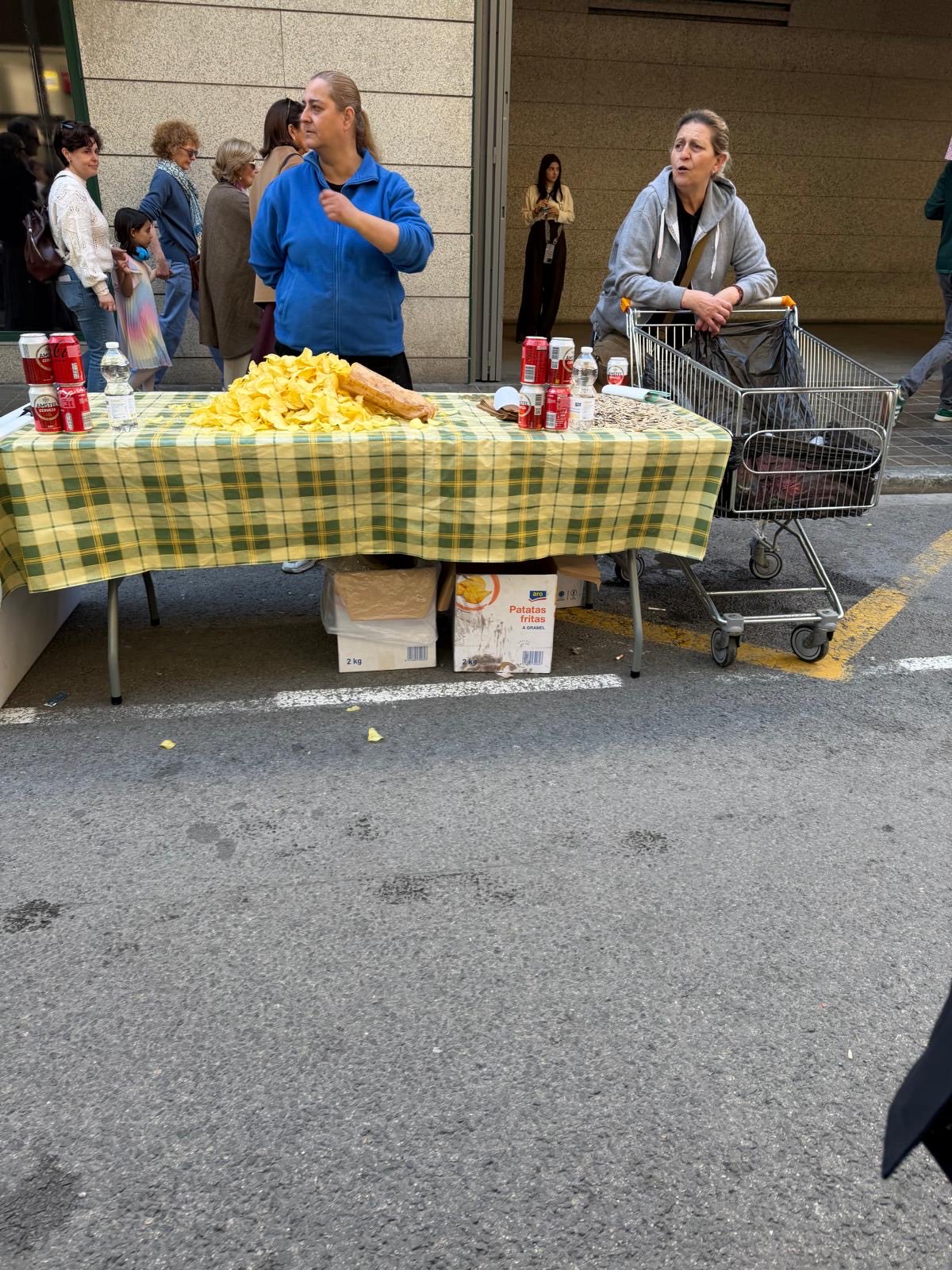 La hostelería del centro hace un balance de fallas negativo y lo achaca al exceso de puestos en la calle 5 HDiR7pXW8AANbmu