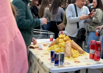 Los comercios del centro denuncian la permisividad con la venta ilegal en el centro