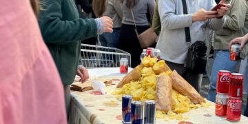 Los comercios del centro denuncian la permisividad con la venta ilegal en el centro