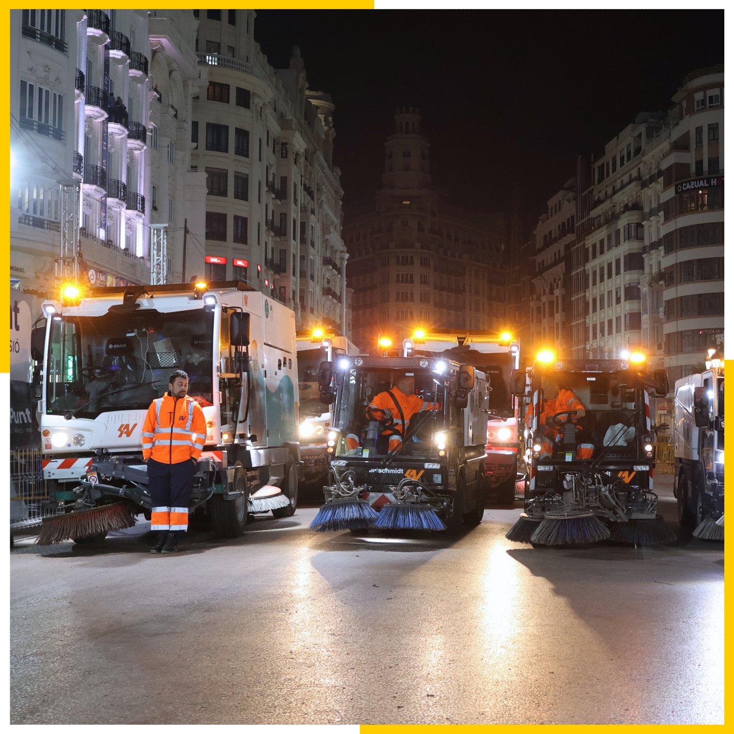 2.150 toneladas de cenizas, madera y arena retiradas en la Nit de la Cremà de Valéncia 2 HDw j8XQAE84i0