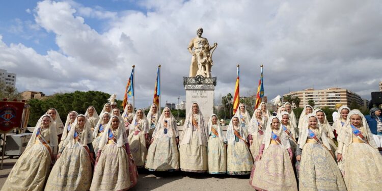 La comisión Doctor Olóriz conmemora las bodas de brillante de su histórica ofrenda a San José en el cierre de las Fallas 2026.