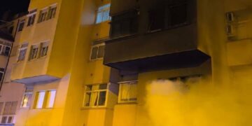 Un incendio de contenedores de madrugada moviliza a los bomberos en Alcoy