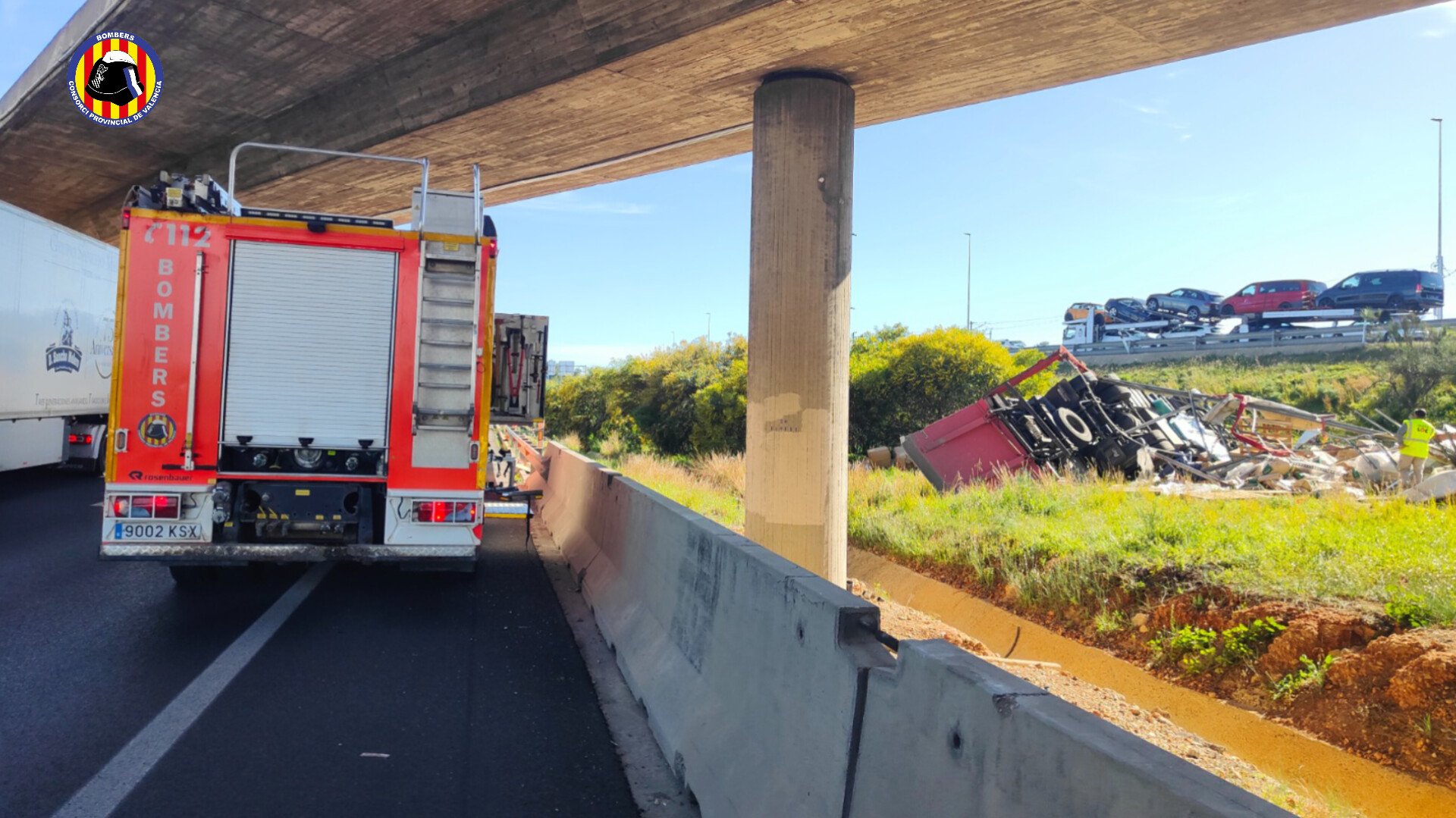 Tragedia en la V-31: Fallece el conductor de un camión tras una salida de vía en Silla 2 HEraluVbYAA9P i
