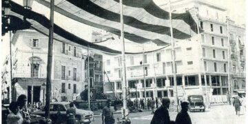 Compromís propone recuperar los históricos "hòmens de la vergonya" para volver a dar sombra a la plaza de la Mare de Déu dels Desamparats